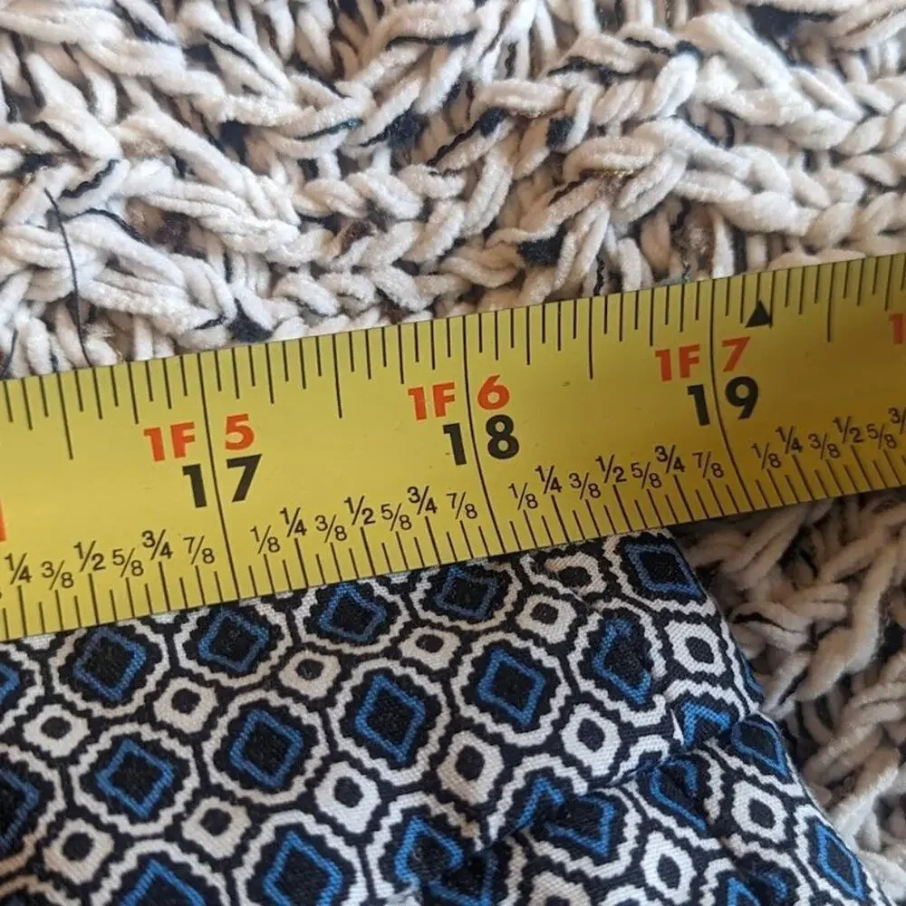 HILARY RADLEY Women's Capri Pant Size 12 Stretch Geometric Straight Mid Rise - Picture 10 of 15